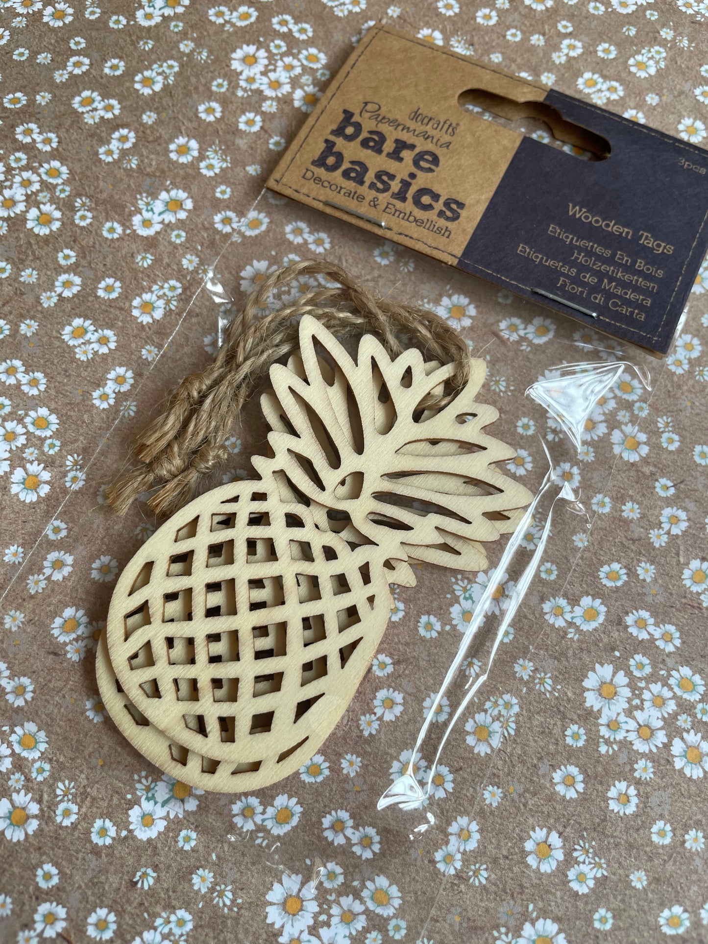 Bare Basics - Wooden Tags (3pcs) Pineapple