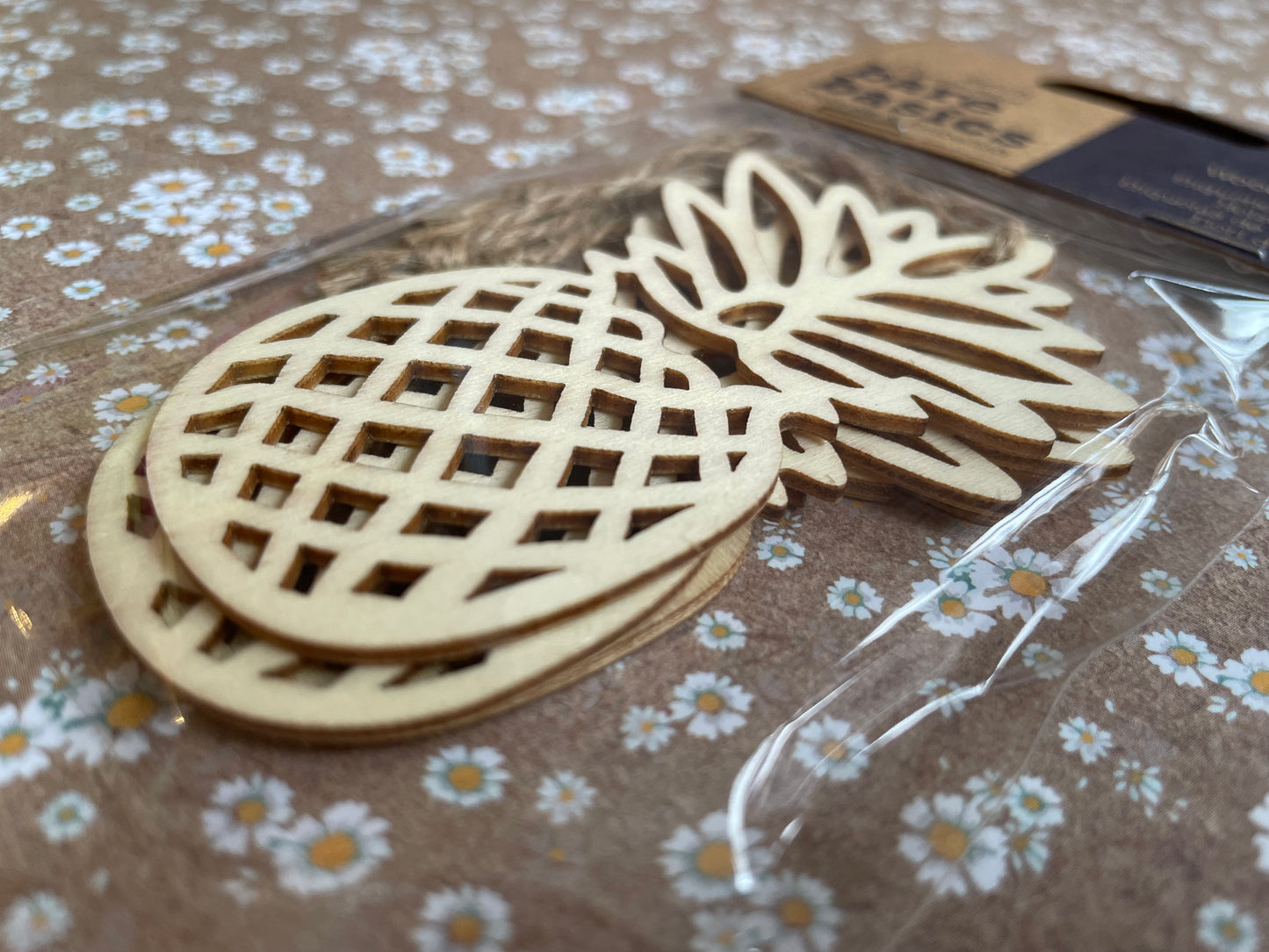 Bare Basics - Wooden Tags (3pcs) Pineapple