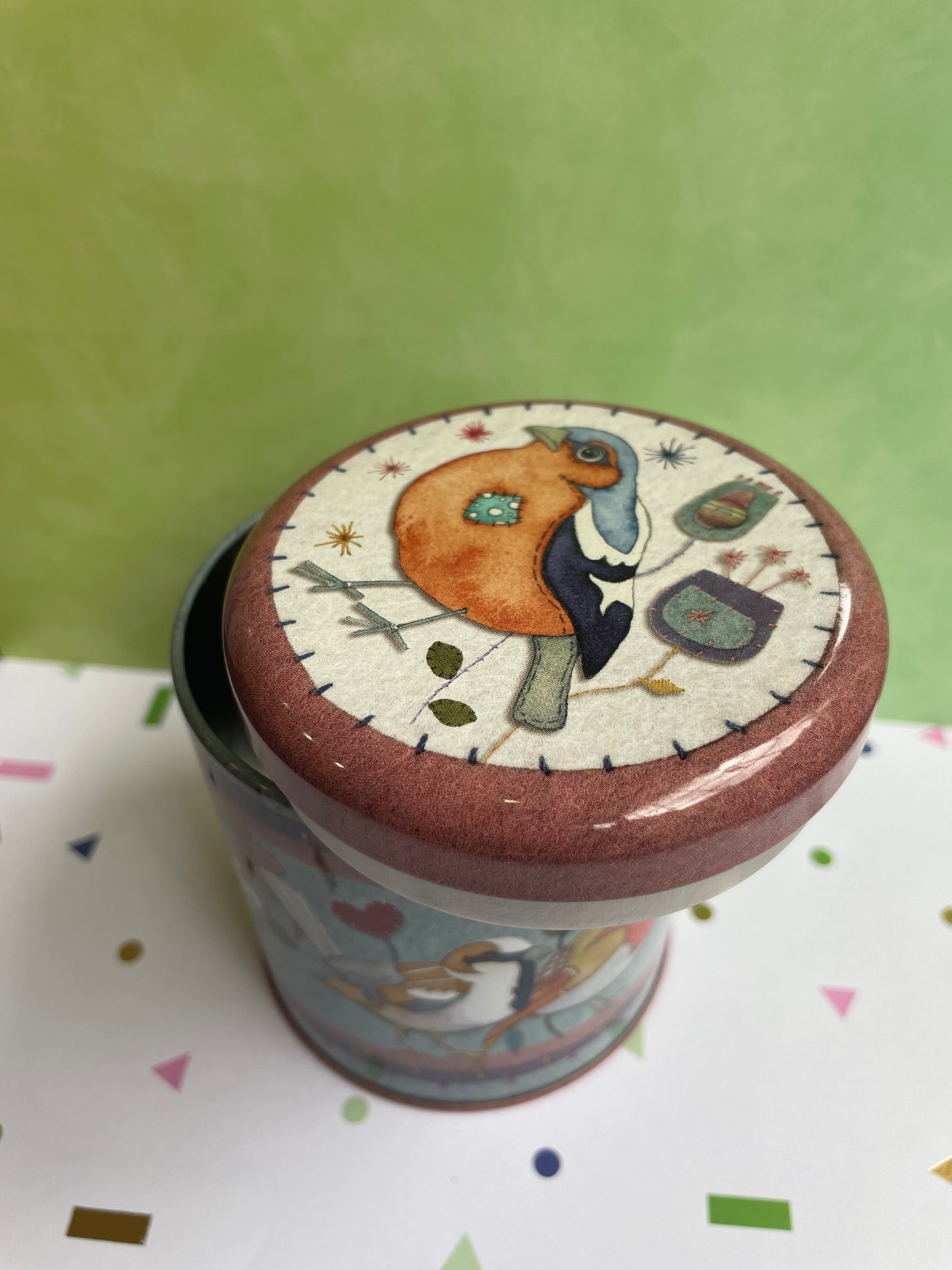 Stitched Birdies Round Tin