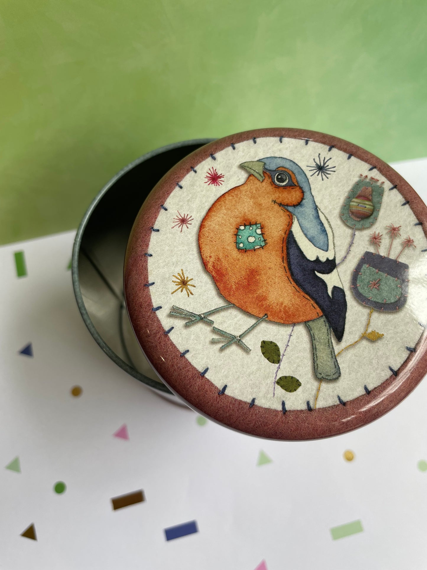 Stitched Birdies Round Tin