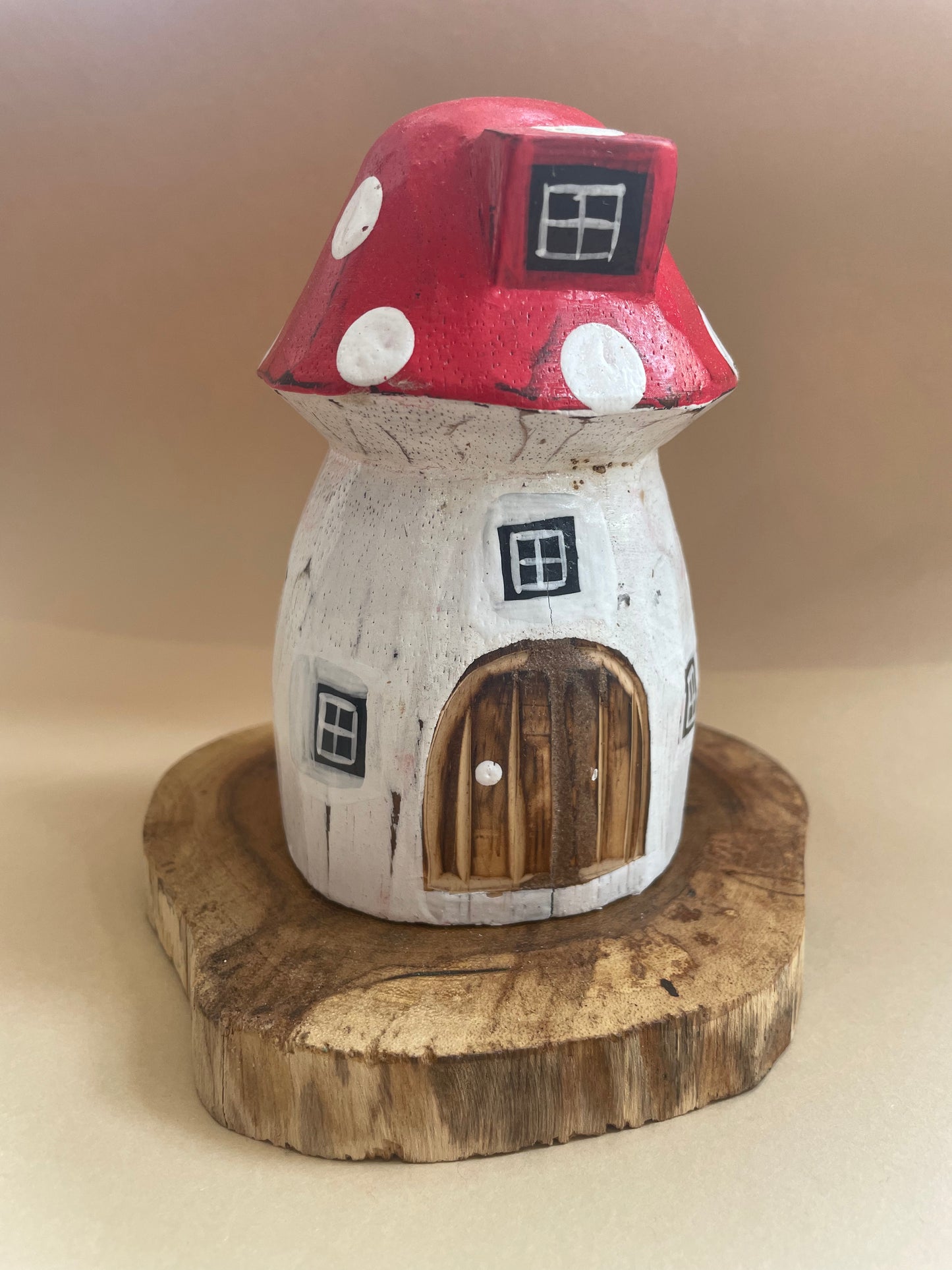 Mushroom House - Red (S)