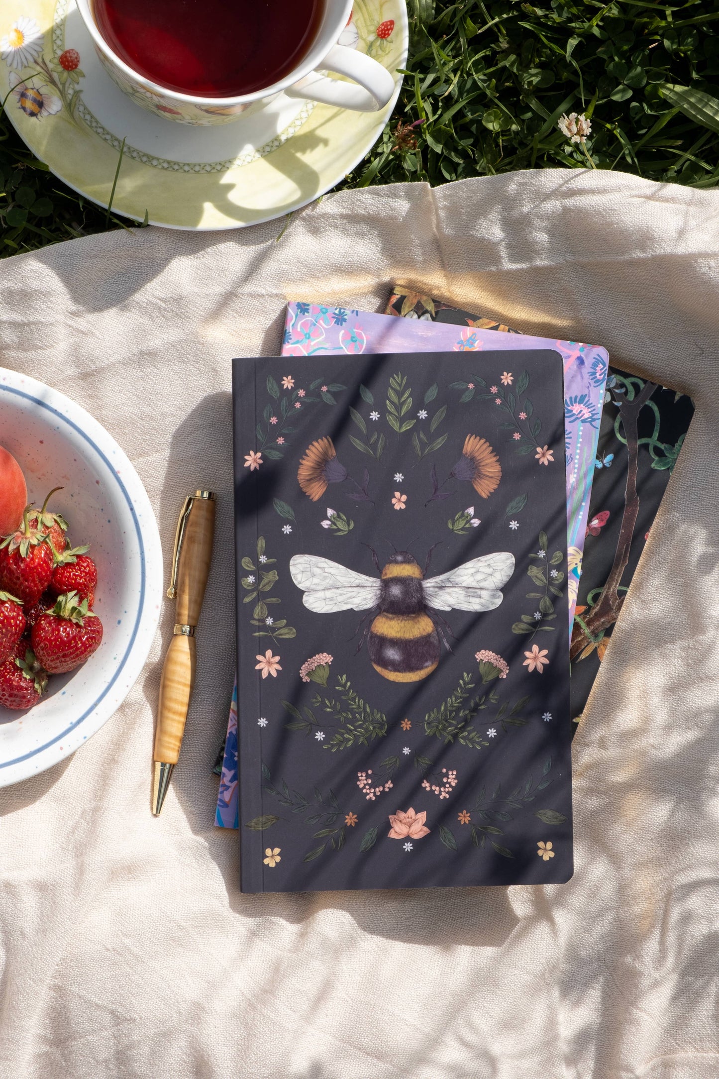 Jade Mosinski: Bee (Soft Touch Journal)